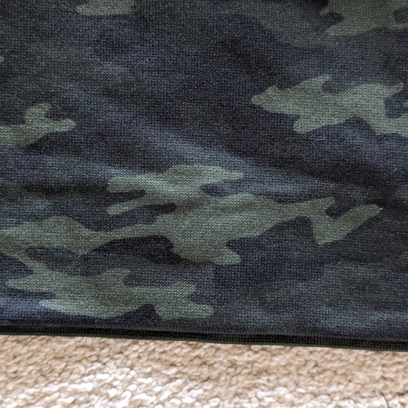 SPANX leggings camo color size large - Picture 4 of 5